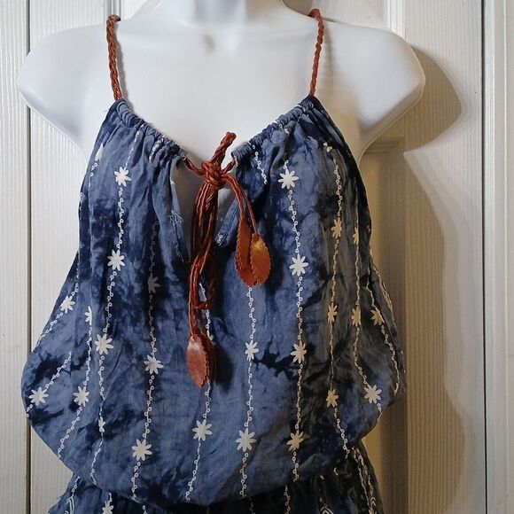 Sleeveless weaved strap blue white yellow floral print romper  Sz L EUC - Picture 3 of 7